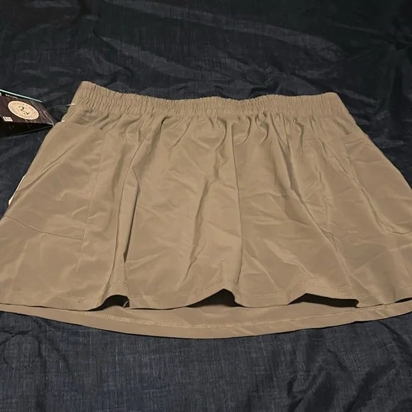 NWT Realtree Fishing Ladies Sea Side Skort, Frost Gray, 2XL - Picture 9 of 10
